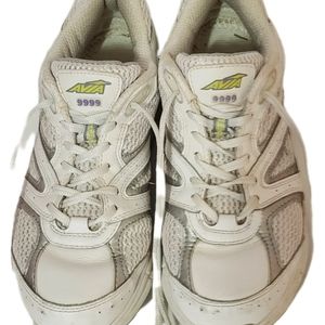 Size 9 Avia 9999 Women's Tennis shoes
